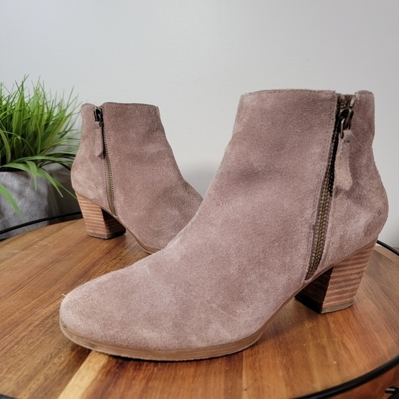Nicole Light Taupe / Tan Suede Ankle Boots Booties Size 6.5 - Picture 10 of 16